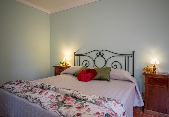 Camera matrimoniale n.6 con letto king size al primo piano (unità 2) - Sangiovese