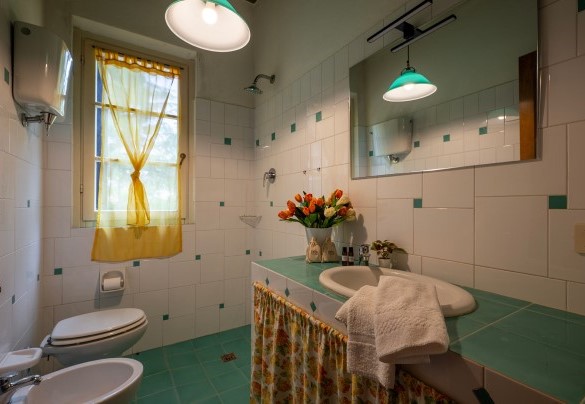 Bagno di servizio al piano terra (unità 1) - Sangiovese