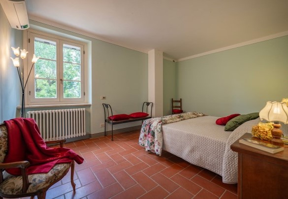 Camera matrimoniale n.6 con letto king size al primo piano (unità 2) - Sangiovese