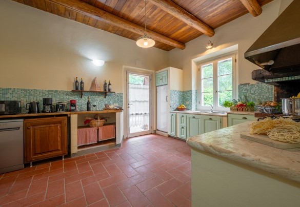 Cucina con uscita diretta in giardino - Sangiovese