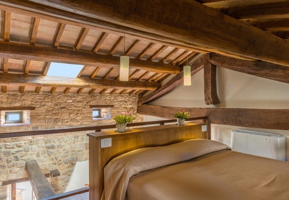Double bedroom on the first floor (with bed on the mezzanine) - Santa Illuminata