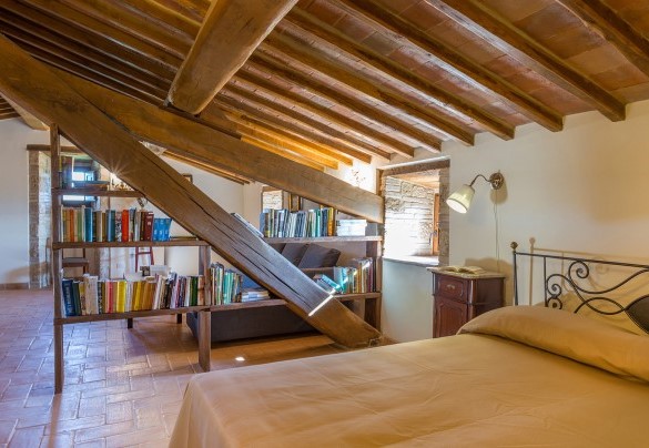 Double bedroom, with independent access from outside only, on the first floor - Santa Illuminata   