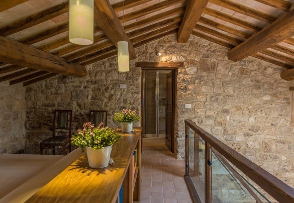 Double bedroom on the first floor (with bed on the mezzanine) - Santa Illuminata