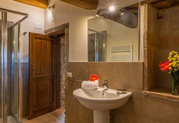 Bagno en suite con doccia al primo piano - Santa Illuminata 