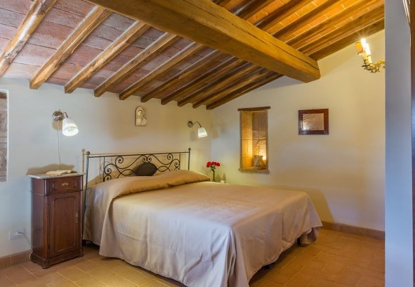 Double bedroom, with independent access from outside only, on the first floor - Santa Illuminata   