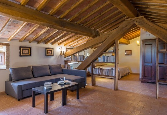 Double bedroom, with independent access from outside only, on the first floor - Santa Illuminata   