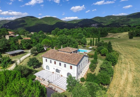 La magnifica proprietà nel cuore verde dell'Umbria - Tenuta Astolfi