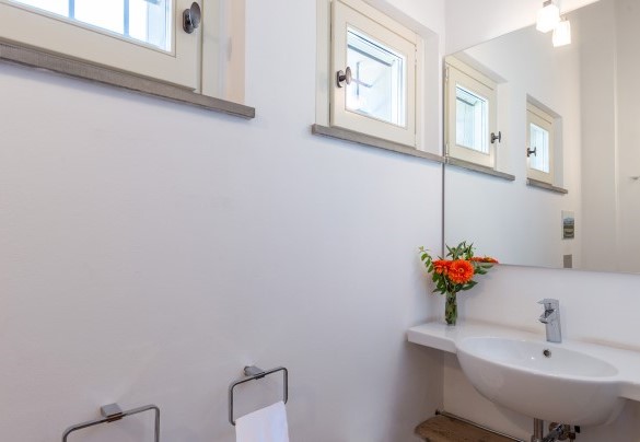 Service bathroom  n.8 next to bedrooms n.7 and n.8 - Tenuta Bellafonte 14