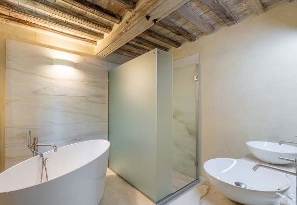 En suite bathroom n. 3 with shower and bathtub - Tenuta Schiavon Barrero
