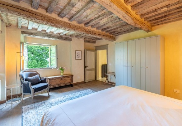 The original characteristic wooden ceiling of double bedroom n. 4 - Tenuta Schiavon Barrero