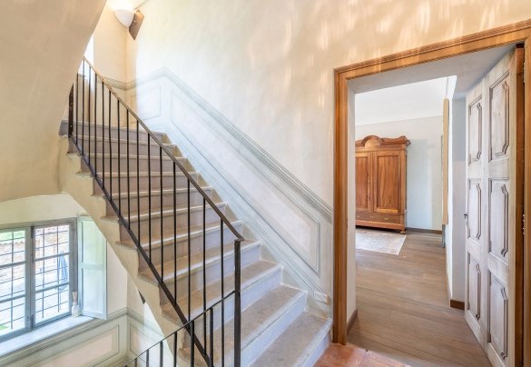 Eighteen steps lead to the first floor - Tenuta Schiavon Barrero
