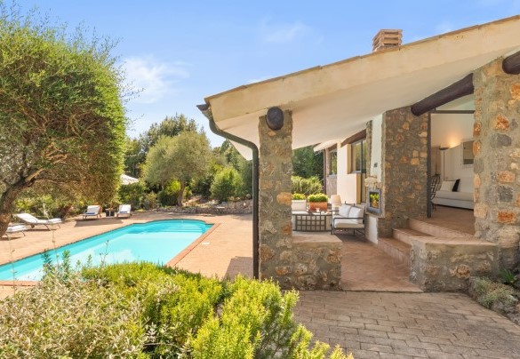 Portico con area living - Villa Althaea