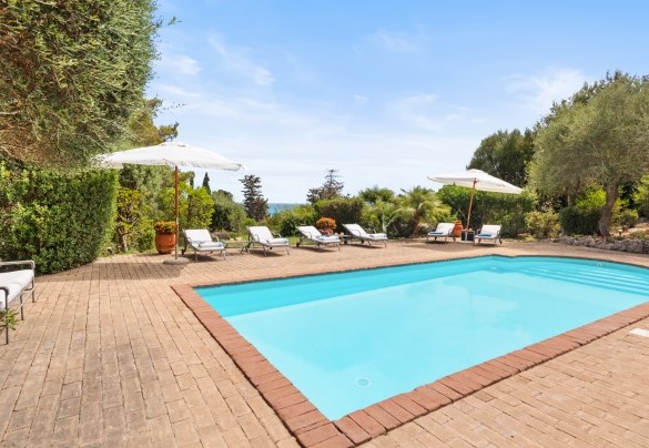 Accesso in piscina con scala romana - Villa Althaea