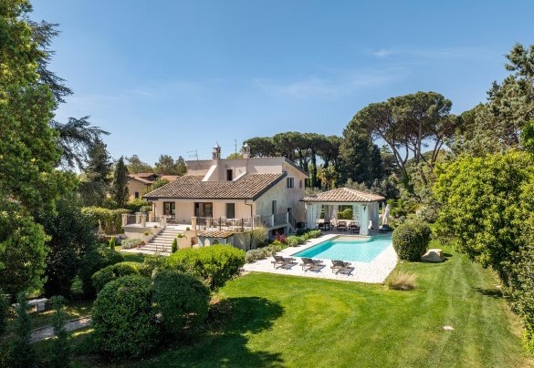 Villa with exclusive pool just steps from Bracciano Lake - Villa Corte Sant’Anna