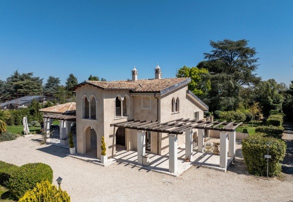 The villa is spread over two levels connected by internal stairs - Villa Corte Sant’Anna