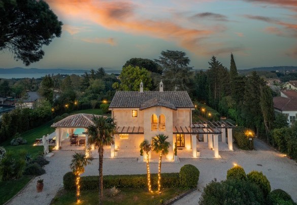 The property takes on a new charm after sunset - Villa Corte Sant’Anna