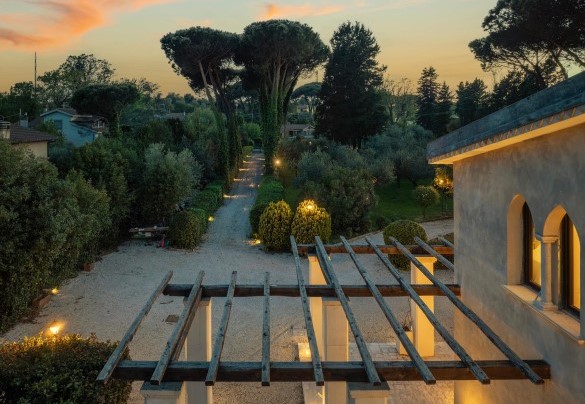 The park is varied with many tree species - Villa Corte Sant’Anna