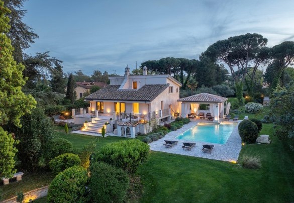 The property in the light of a poetic sunset - Villa Corte Sant’Anna 