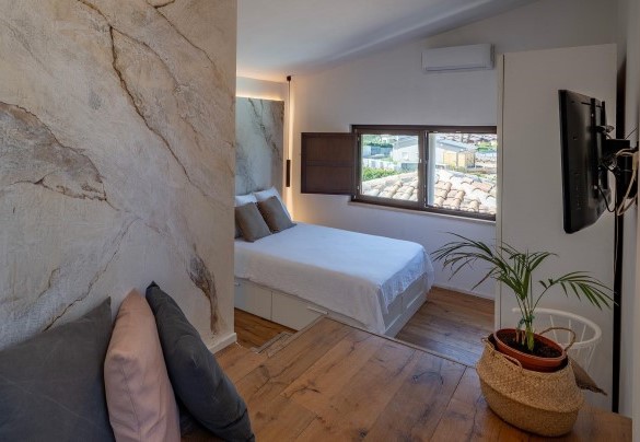 Double bedroom n.1 with en suite bathroom with shower and terrace - Villa Corte Sant’Anna