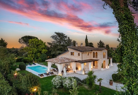 The property in the light of a poetic sunset - Villa Corte Sant’Anna