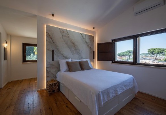 Double bedroom n.1 with en suite bathroom with shower and terrace - Villa Corte Sant’Anna
