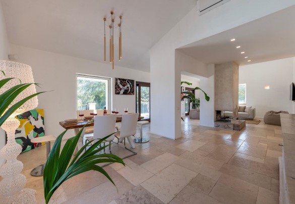The open-plan living room with living area, dining area and ornamental fireplace - Villa Corte Sant’Anna