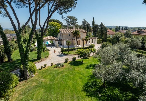 The fenced park of 12.000 smq - Villa Corte Sant’Anna