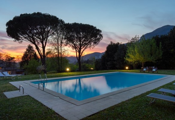 Piscina, parco e villa al tramonto - Villa Delle Silerchie