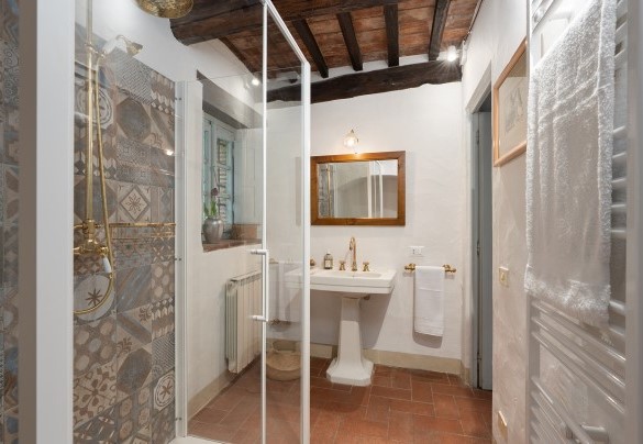 Bagno con doccia n. 1 al pianterreno - Villa delle Silerchie
