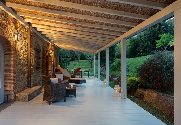 La pergola con area salotto - Villa Delle Silerchie