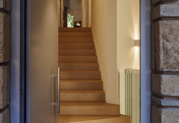 Ingresso principale con scalinata al primo piano - Villa Giulia