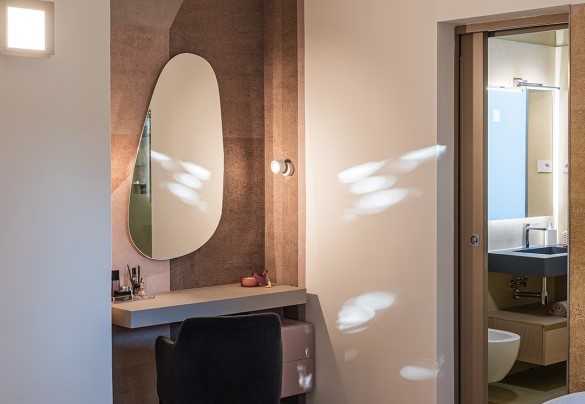 Camera matrimoniale n.1 al piano terra con bagno en-suite con doccia, vasca in camera e cabina armadio – Villa Giulia