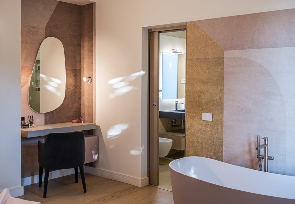 Camera matrimoniale n.1 al piano terra con bagno en-suite con doccia, vasca in camera e cabina armadio – Villa Giulia