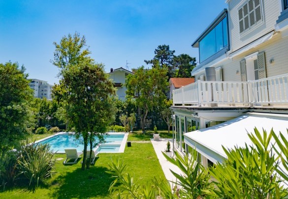 Questa prestigiosa villa vi permetterà di trascorrere una vacanza in completo relax – Villa Guidi