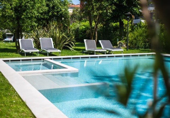 The tiled rectangular pool, measuring 9 x 7,5 m with a constant depth of 1,50 m – Villa Guidi