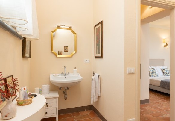 The bathroom with shower no. 2 (unit 2) on the ground floor – Villa Iole