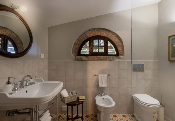 The bathroom with shower no. 3 in the annex on the ground floor – Villa Loredana