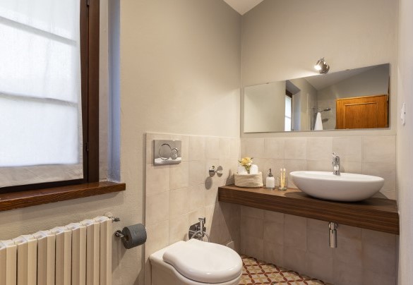 The bathroom with shower no. 4 on the first floor in the annex – Villa Loredana