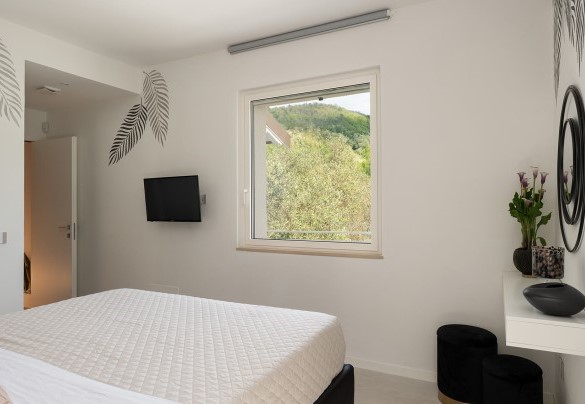 Double bedroom no. 3 with en-suite bathroom - Villa Lunezia