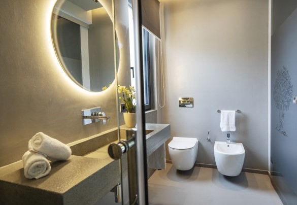 Bathroom with shower n.7, ensuite to bedroom n.6 on first floor - Villa Maria Paradiso