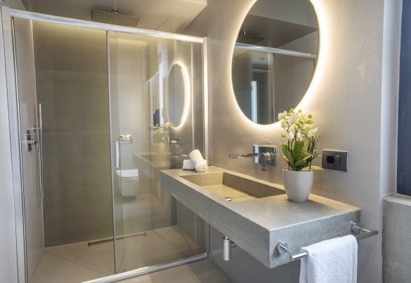 Bathroom with shower n.7, ensuite to bedroom n.6 on first floor - Villa Maria Paradiso