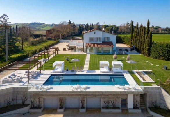 La piscina è situata sullo stesso livello della villa  - Villa Oxa 