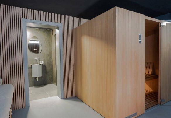 La sala wellness con bagno con doccia e bagno turco - Villa Oxa 
