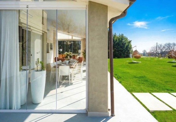 La zona pranzo nella veranda  - Villa Oxa 