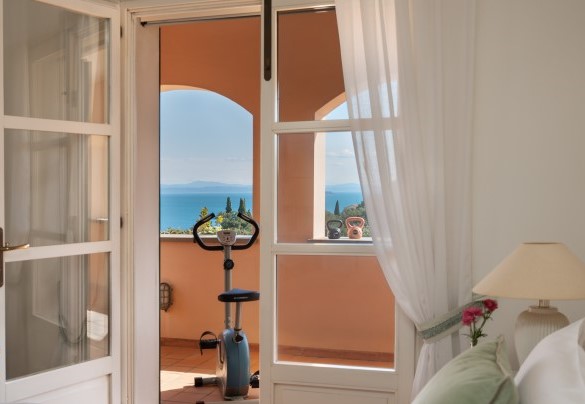 Double bedroom no. 2 with access to the terrace - Villa Perelle 