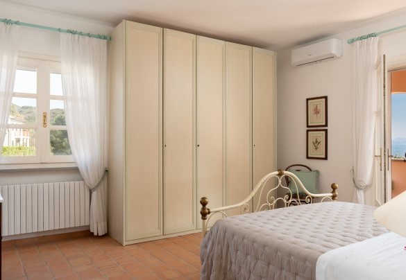 Double bedroom no. 2 (first floor) - Villa Perelle 