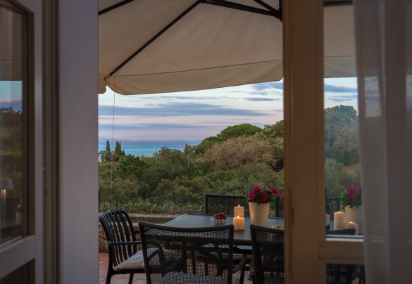 Night-time view - Villa Perelle 