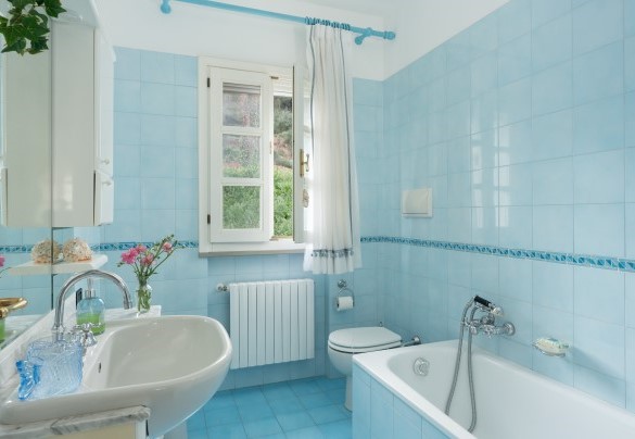 Bathroom with bathtub no. 4 - Villa Perelle 