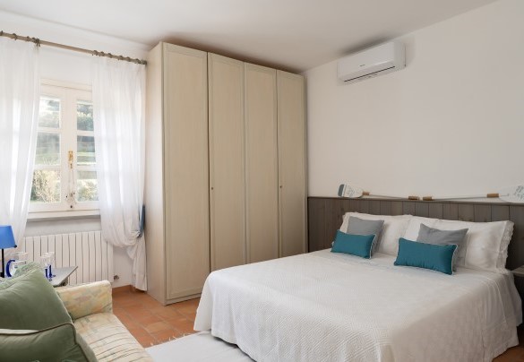 Double bedroom no. 3 (first floor) - Villa Perelle 