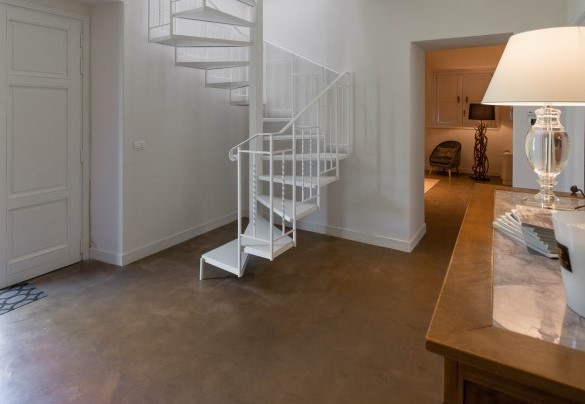 The spiral staircase in annex 1 – Villa Terre Normanne